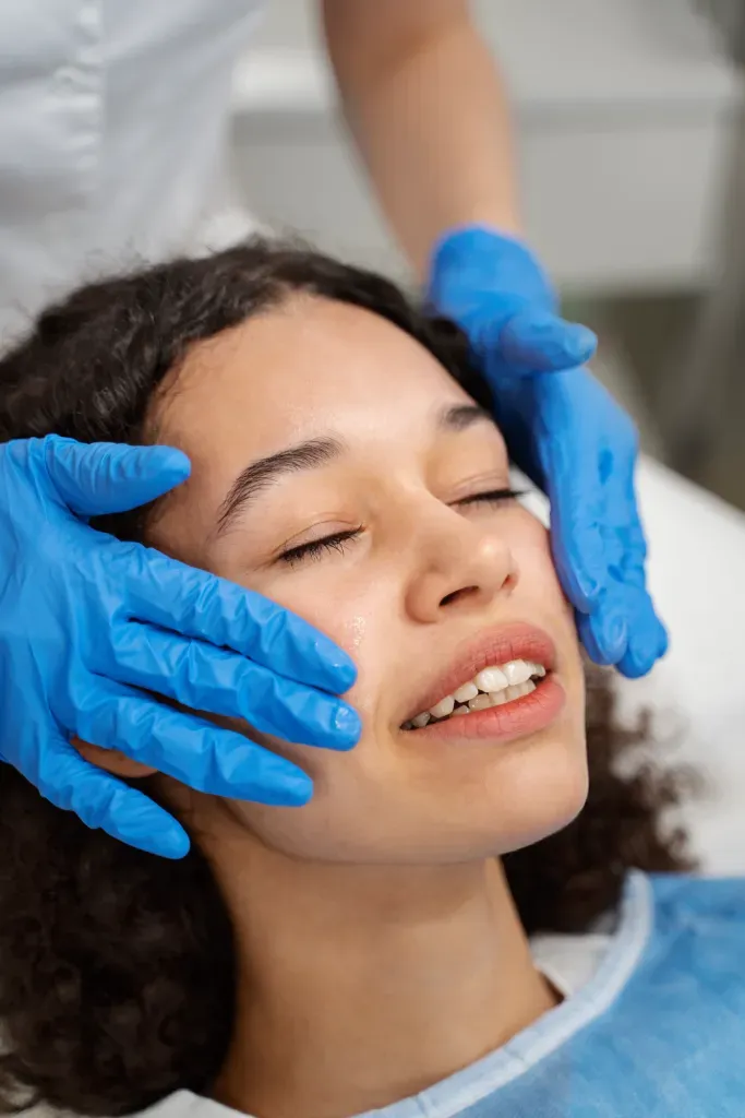 Femme en soins thérapeutiques au Centre Dentaire Cousineau à Brossard